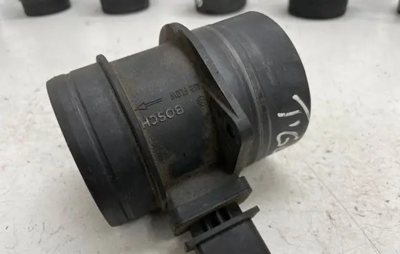 Volkswagen Tiguan Mass air flow meter 0281002735 03G906461C