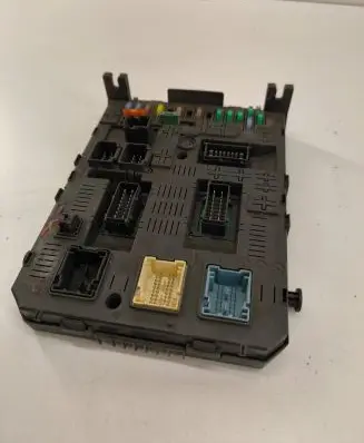 Citroen C5 Fuse module 281197595