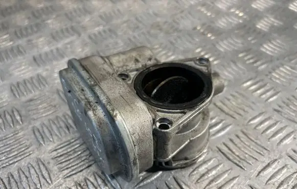 Volkswagen PASSAT B6 Throttle valve 44945