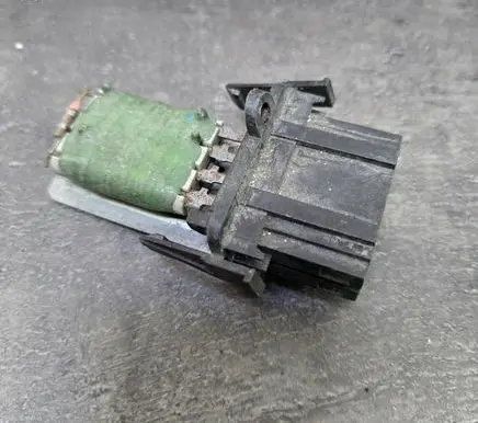 Volkswagen Polo III 6N 6N2 6NF Heater blower motor/fan resistor 1H0959263