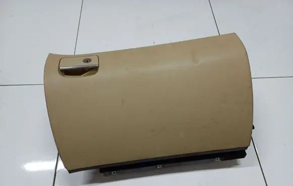 Glove box