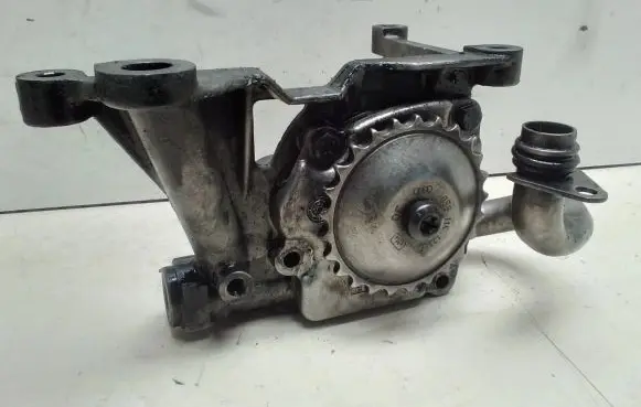 Audi A4 S4 B5 8D Oil pump 059115105G