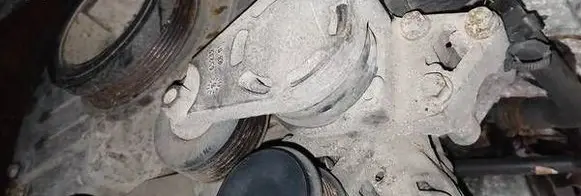 Volkswagen Polo IV 9N3 Generator/alternator belt tensioner 65235