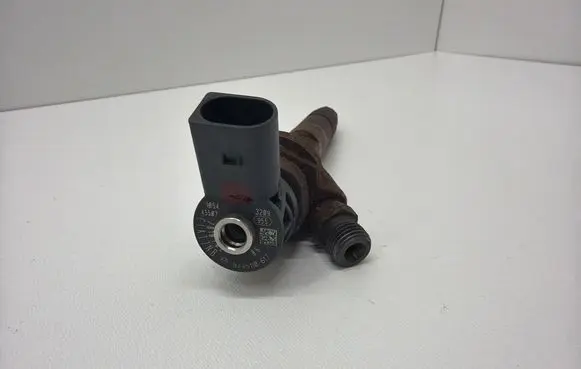 BMW 3 F30 F35 F31 Fuel injector 7810702 0445110617
