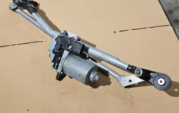 BMW X5 E70 Front wiper linkage and motor 7200510