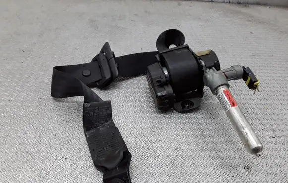 Volvo S60 Middle seatbelt (rear) 39987960