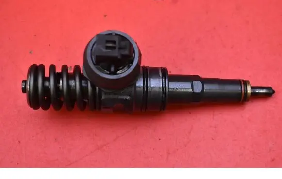 Volkswagen Polo IV 9N3 Fuel injector 038135073BN