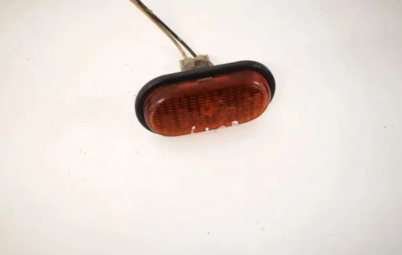 Renault Scenic I Front fender indicator light 7700847333