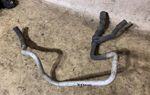Engine coolant pipe/hose