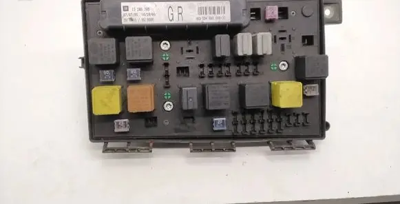 Opel Zafira B Fuse module 13206745 5DK00866832