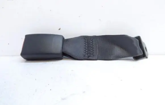 Mazda 323 F Rear seatbelt