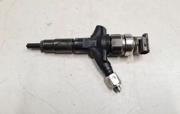 Subaru Outback Fuel injector 16613AA020 DENSO7890 02K06236