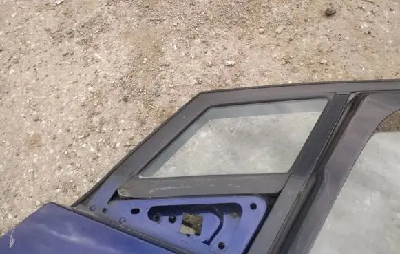 Mazda 5 Front door vent window glass four-door as2