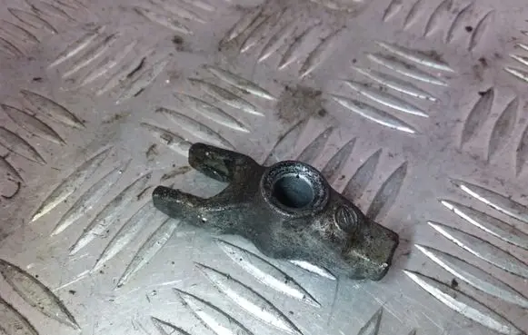 Opel Vectra C Fuel Injector clamp holder 24463