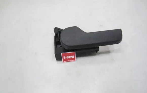 Volkswagen PASSAT B7 Engine bonnet (hood) release handle 1K1823633