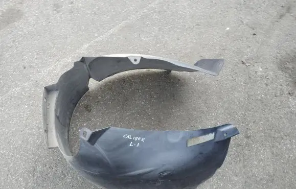 Front wheel arch liner splash guards