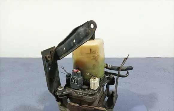 Ford C-MAX I Power steering pump 104-0085-011-094
