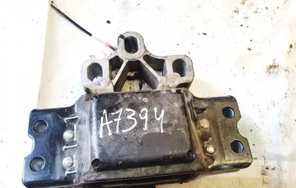Volkswagen PASSAT B6 Engine mount bracket 3c0199555