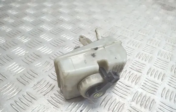 Volvo S70 V70 V70 XC Brake fluid reservoir 