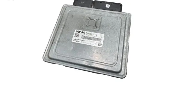 Volkswagen Touran II Engine control unit/module 04E907425B 5WA2000101 SM0S20120