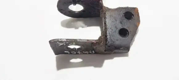 Nissan Primera Engine mounting bracket