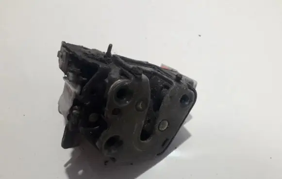Nissan Sunny Rear door lock