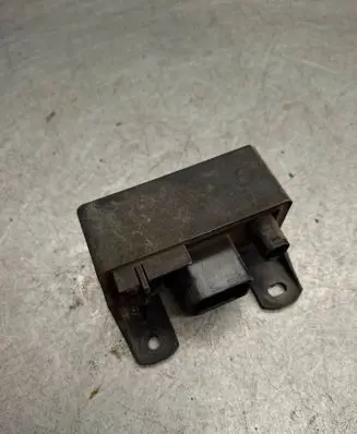 Mercedes-Benz C W203 Glow plug pre-heat relay 
