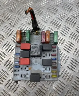 Alfa Romeo 147 Fuse box set 46558759 054011 BENZN