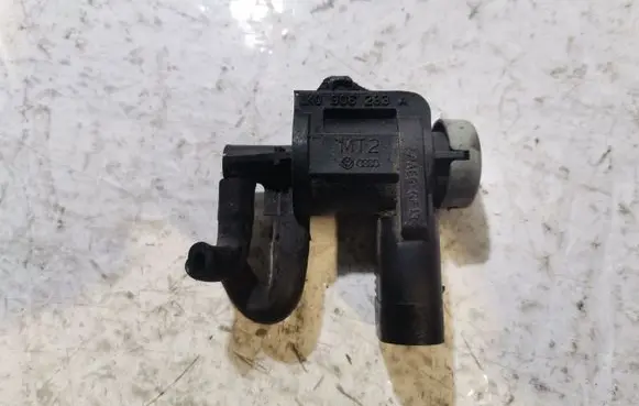 Volkswagen Golf VI Vacuum valve 1K0906283A