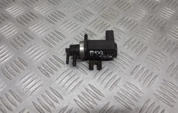 Volkswagen PASSAT B5.5 Valve vacuum 1J0906627