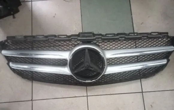 Mercedes-Benz C W205 Front bumper upper radiator grill A2058800483