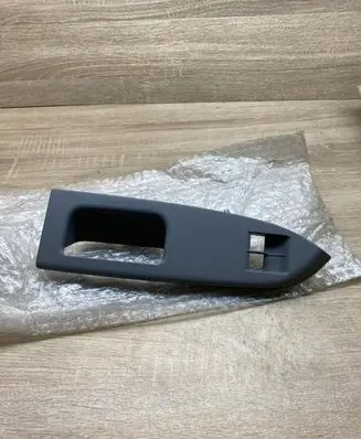 Volkswagen Touran I Front door window switch trim 1T1867371E