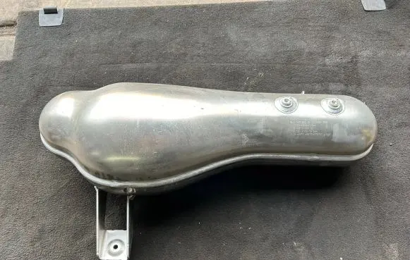 Vacuum air tank