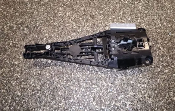 Opel Meriva B Front door exterior handle/bracket 