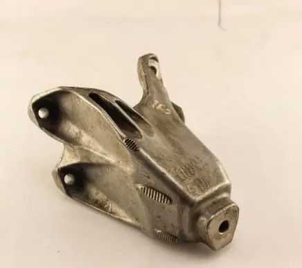 Engine mounting bracket
