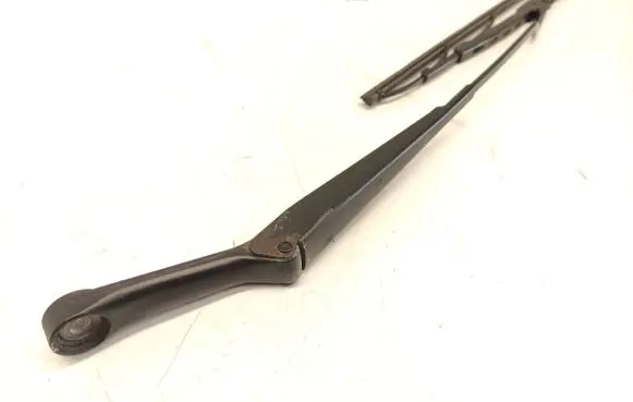 Volkswagen PASSAT B5 Front wiper blade arm 3B1955409
