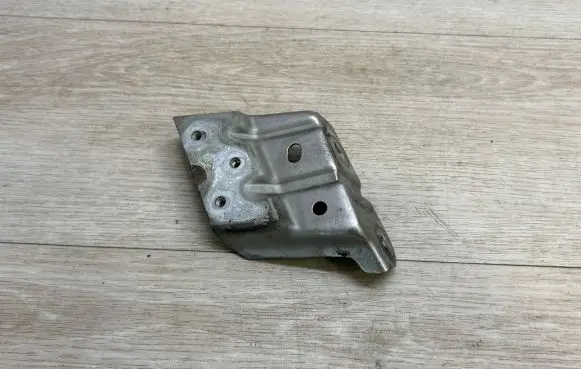 Volkswagen Touareg II Fender mounting bracket 7P6821152A