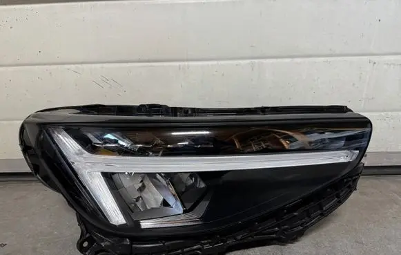 Volvo XC40 Headlight/headlamp 32338909