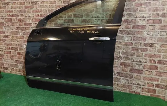 Chevrolet Captiva Front door