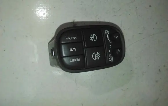 Fog light switch