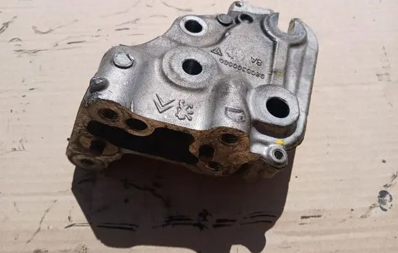 Peugeot Boxer Engine mounting bracket 9805300680