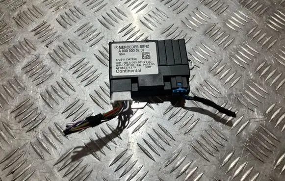 Mercedes-Benz CLA C117 X117 W117 Fuel pump relay A0009006207