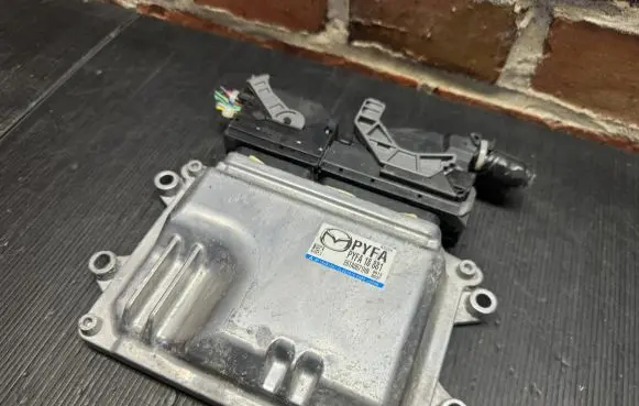Mazda CX-7 Engine control unit/module E6TA0671HN