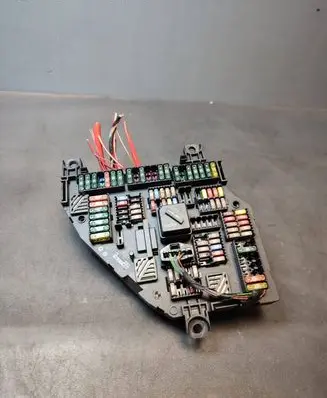 BMW 5 F10 F11 Fuse box set 016704991E