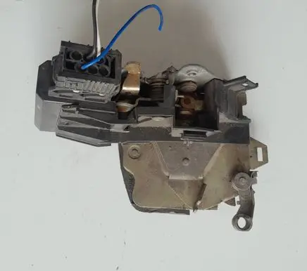 BMW 5 E39 Rear door lock 8166246