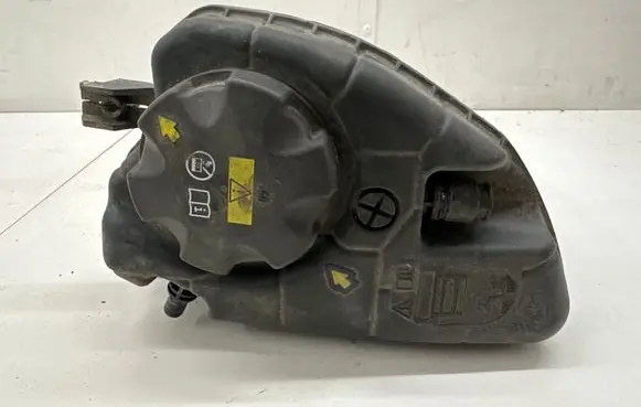 BMW 5 G30 G31 G38 Coolant expansion tank/reservoir 9884859