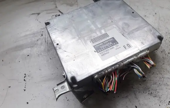 Toyota Corolla Verso E121 Engine control unit/module 896610F101