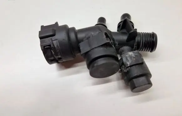 BMW 5 F10 F11 Engine coolant pipe/hose 8513834