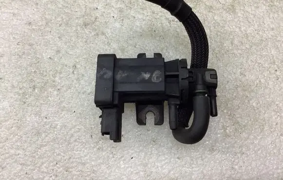 Citroen C4 II Picasso Turbo solenoid valve 9674084680 4958299