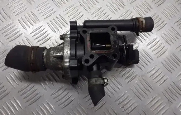 Opel Zafira B Thermostat housing 